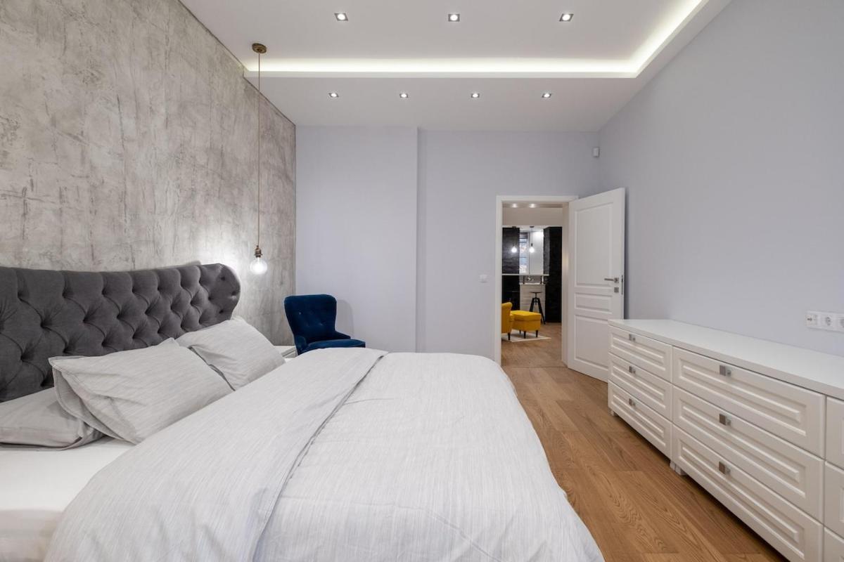 Dream 2bdr 2bthr At The Location Apartment *