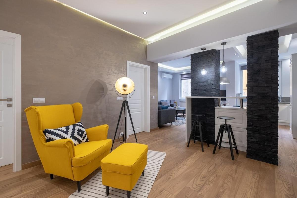 Apartment Dream 2bdr 2bthr At The Location *