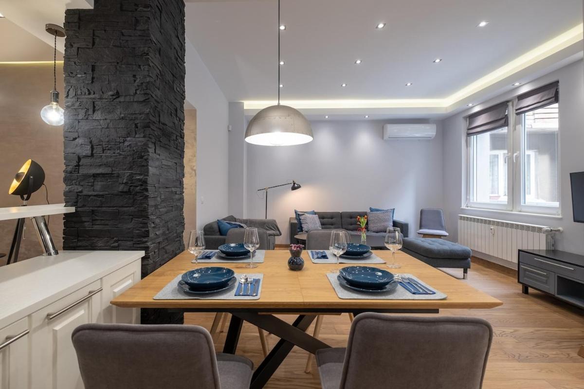Apartment Dream 2bdr 2bthr At The Location *