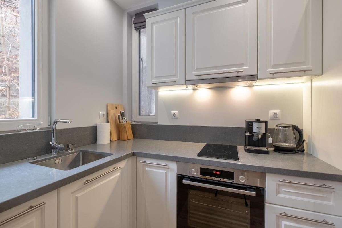 Dream 2bdr 2bthr At The Location Apartment