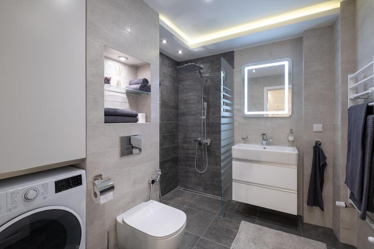 Dream 2bdr 2bthr At The Location Apartemen